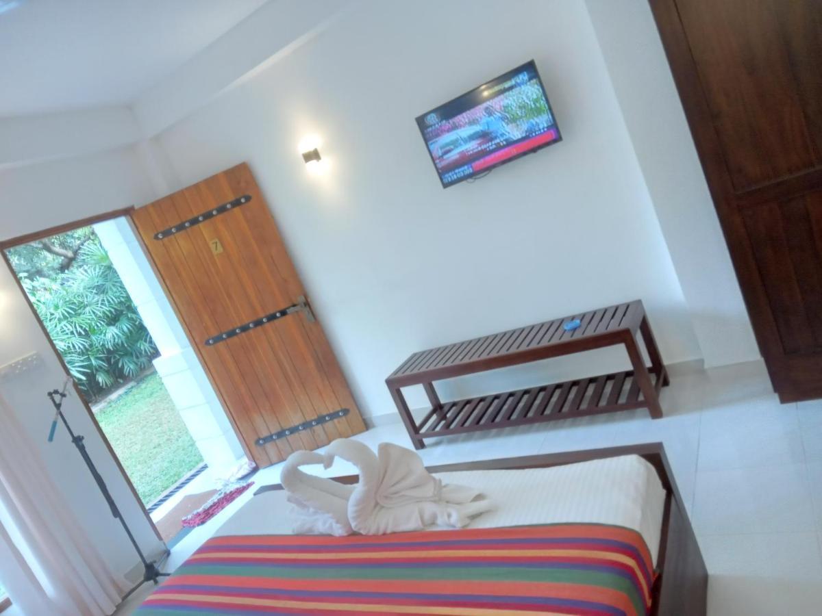 Keyali Holiday Inn Udawalawe Eksteriør bilde